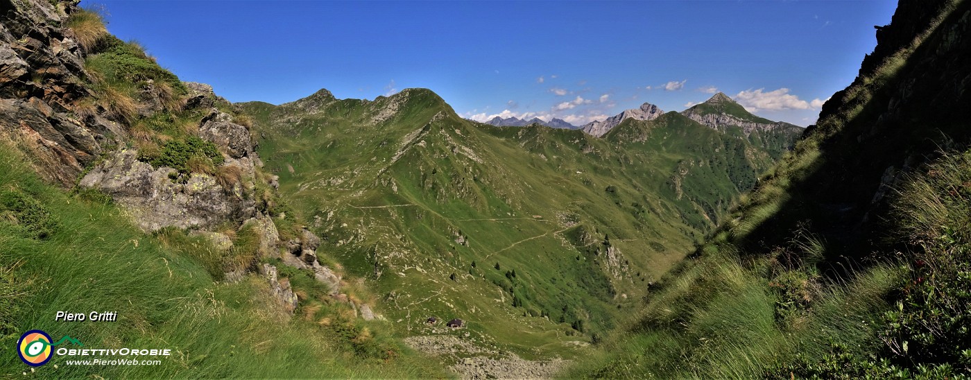 65 Vista dalla Bocchetta di Piedivalle (2112 m).jpg